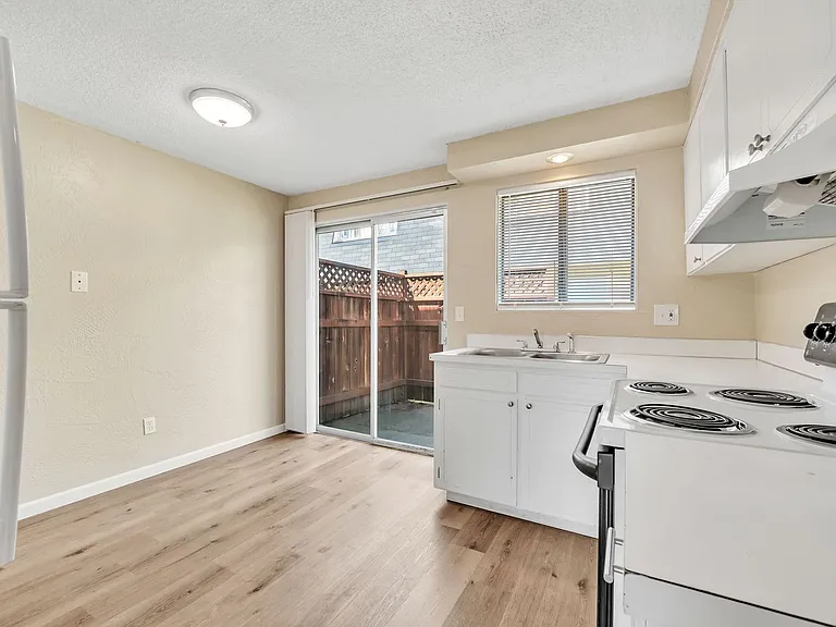 Villa Chateau Apartments — Photo 22