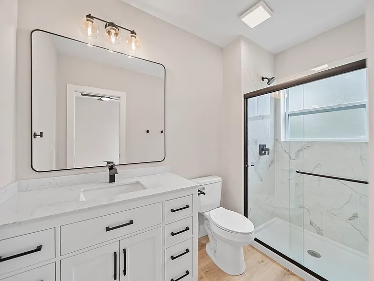 2589 Dayton Ave — Photo 48