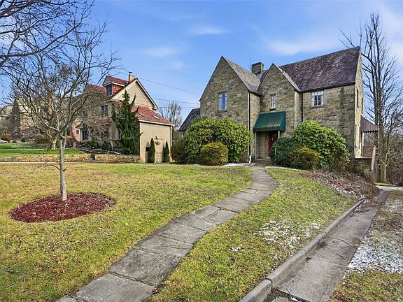 3rd image of 81 Longuevue Dr