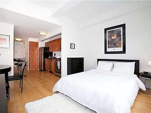 4th image of 20 West St APT 33F