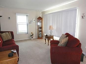 Spacious living room