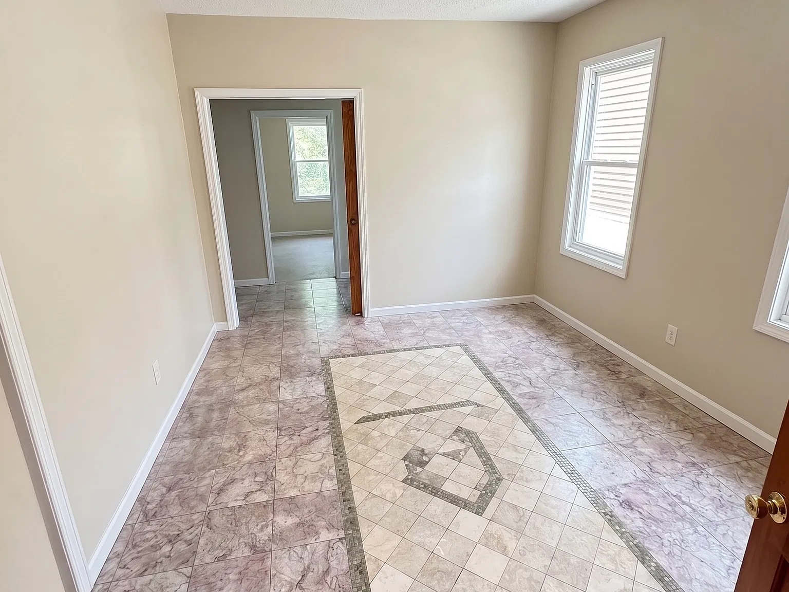 3 bed, 1500 sqft, $2,550 — Photo 2