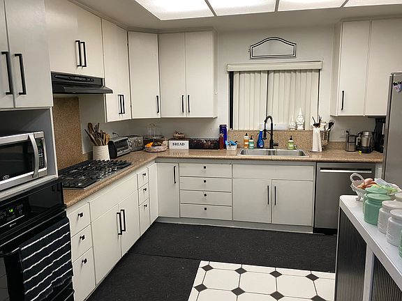 4th image of 1209 Amherst Ave APT 102