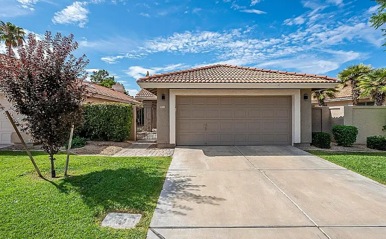 8845 E Sunnyside Dr — Photo 1