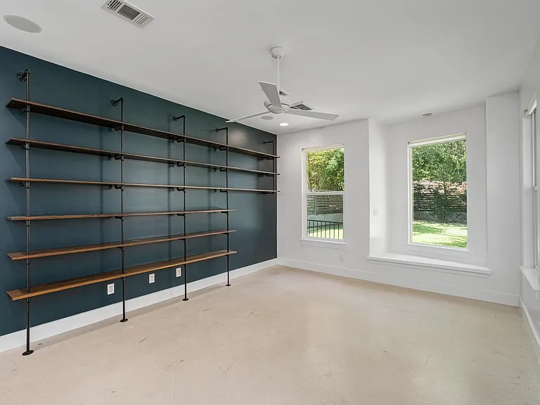 307 W Annie St — Photo 17