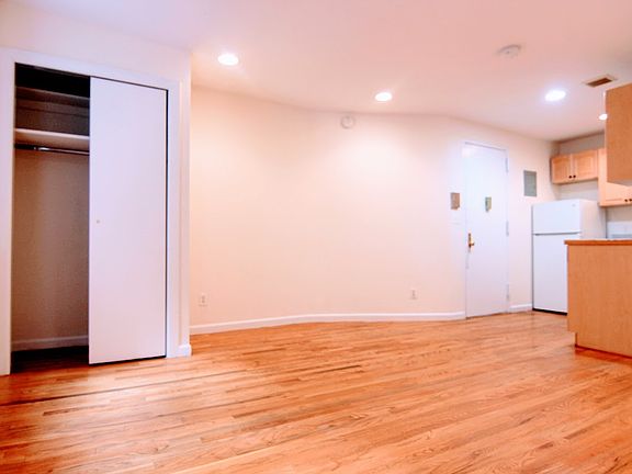 4th image of 213 W 16th St APT 1F