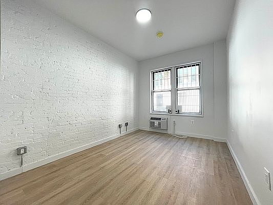 2nd image of 446 W 55th St #Ee