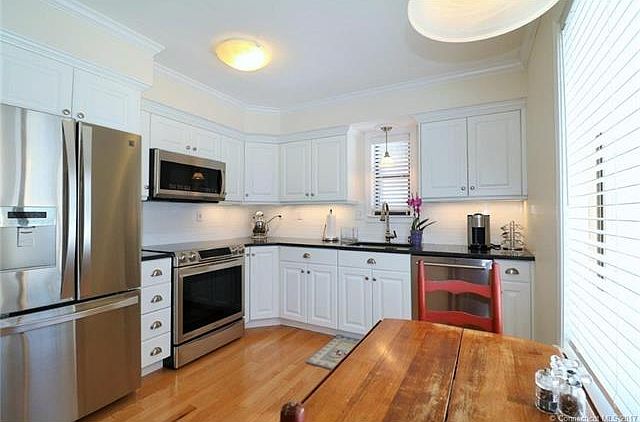 1st image of 5 Woods Hollow Ct