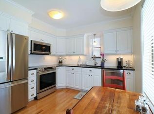5 Woods Hollow Ct, Avon, CT 06001