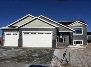 2671 Post Dr, Dickinson, ND 58601