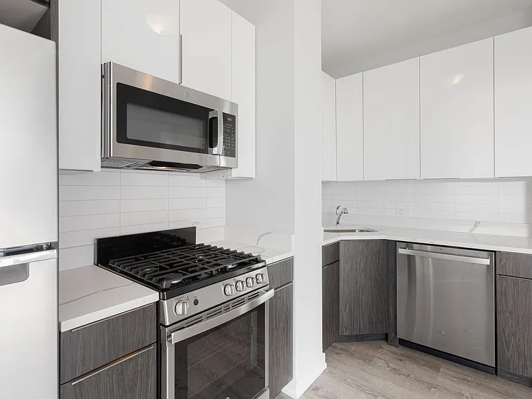 1625 W Howard St — Photo 37