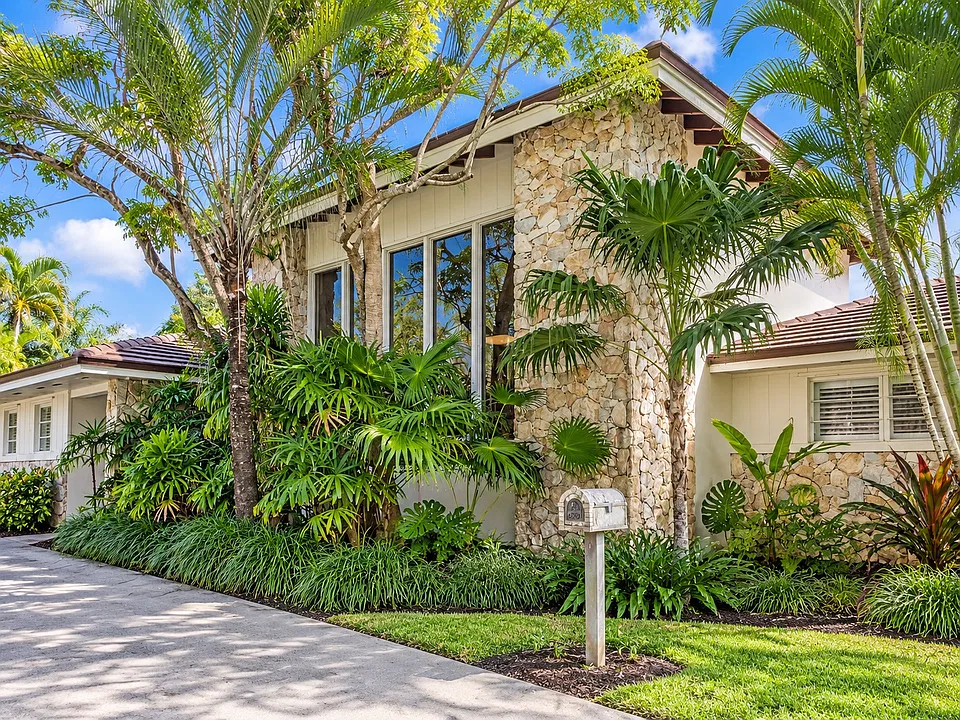 5740 Magnolia Ln