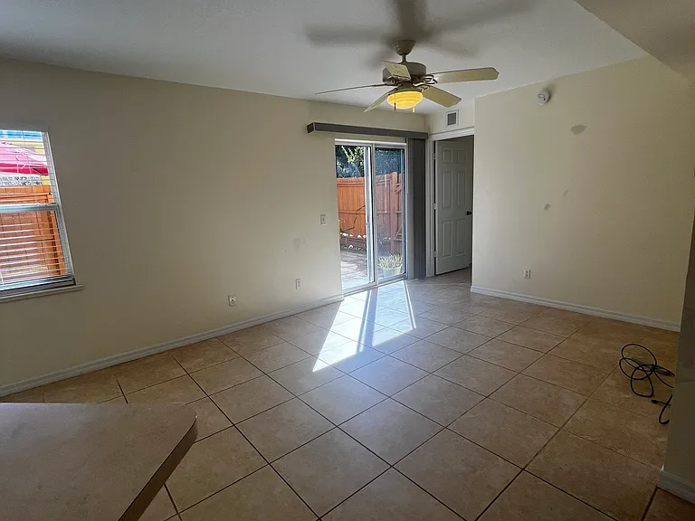 11195 Roseland Rd #1 — Photo 3