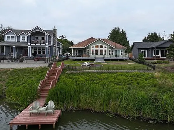 589 E Chance A La Mer NE, Ocean Shores, WA 98569