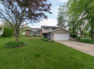 2320 Durham Dr, Wheaton, IL