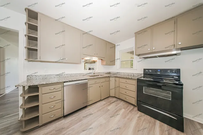 804 Proctor Pl — Photo 6