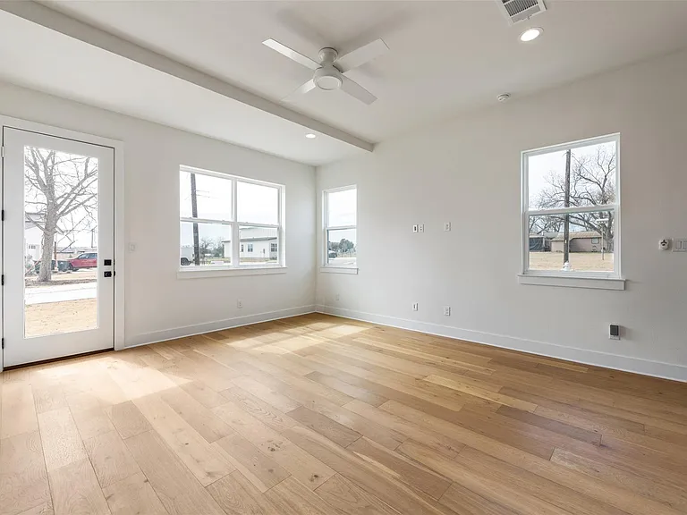 304 E 195th St #304 — Photo 9