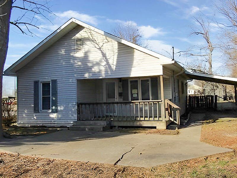1st image of 620 W McLean St