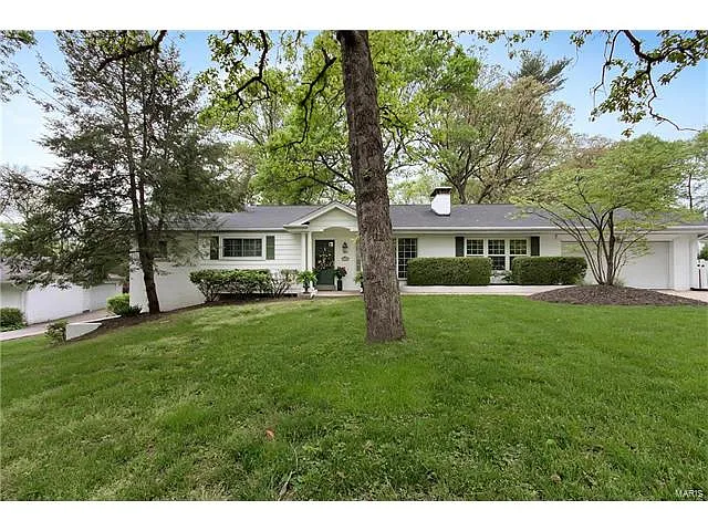 1233 Briarwood Dr photo 1