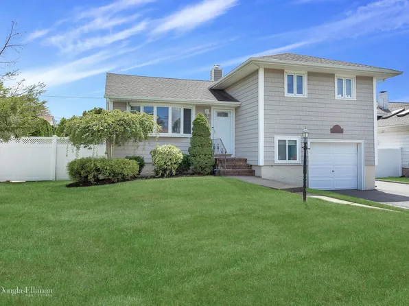 61 Elmtree Ln, Jericho, NY 11753