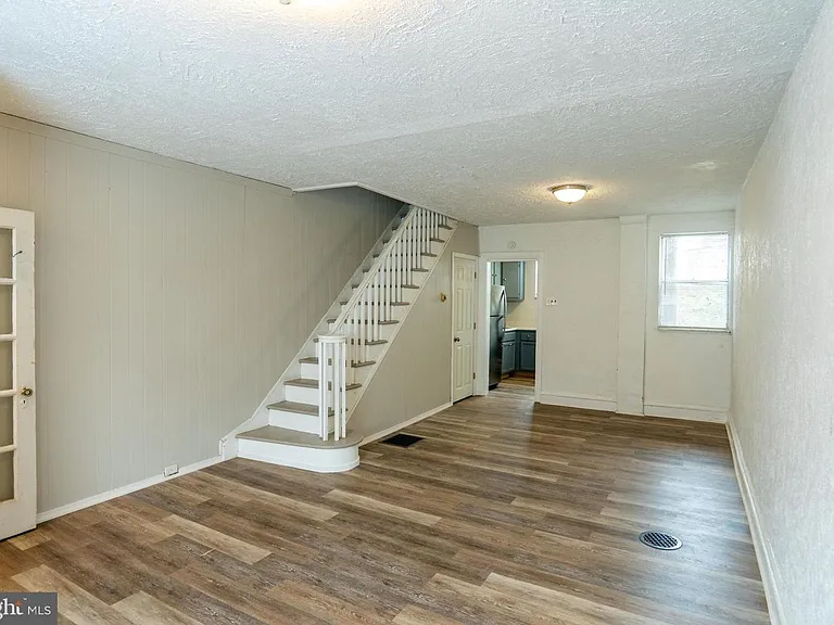 1420 S Hicks St — Photo 3
