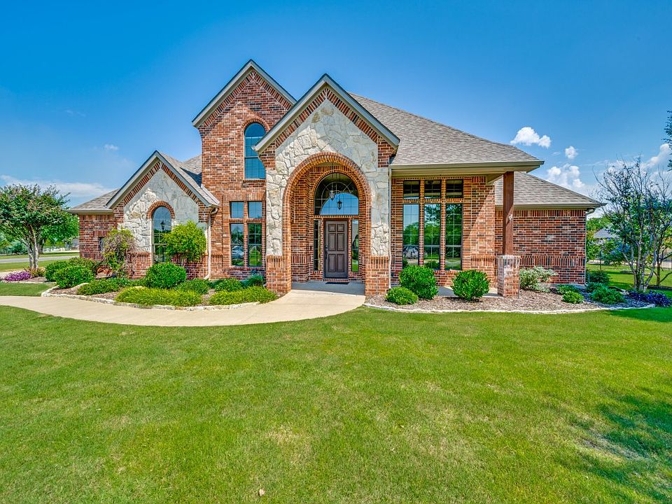 1st image of 2712 Oakwood Dr
