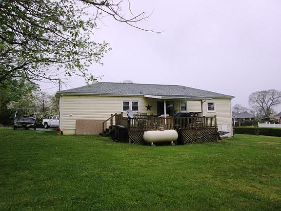 3rd image of 114 Clark Dr