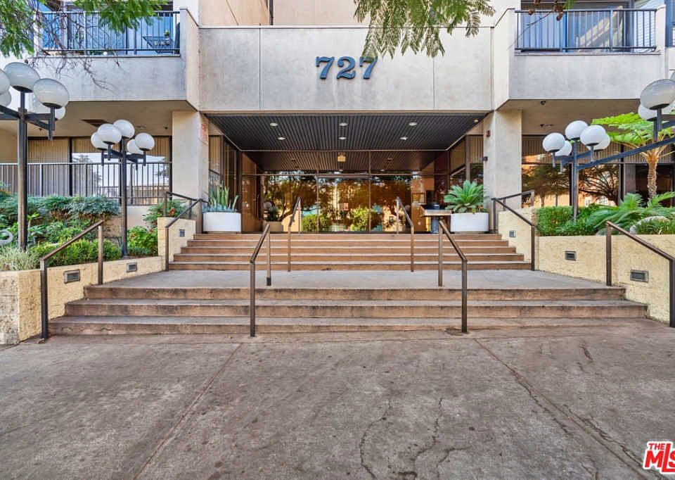 1st image of 727 S Ardmore Ave APT 206