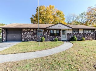 242 Dodge St, Warwick, RI 02886