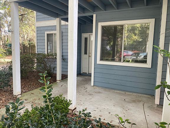 2nd image of 401 Battery Ln #401