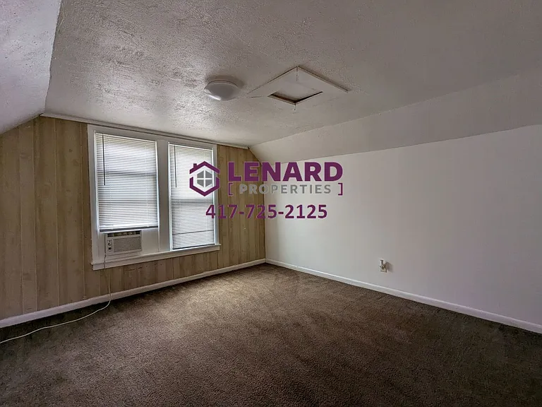 635 S Douglas Ave — Photo 10