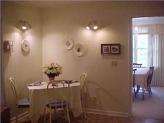 Huge kitchen with eat-in area 