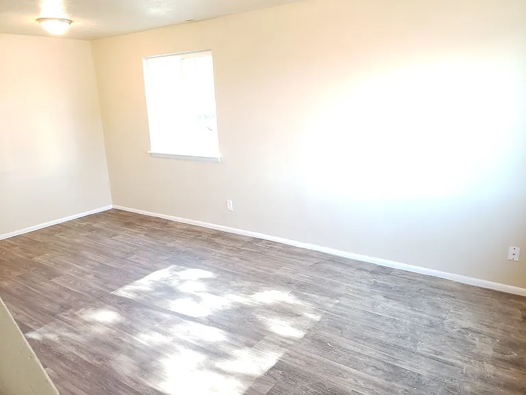966 W Center St — Photo 5