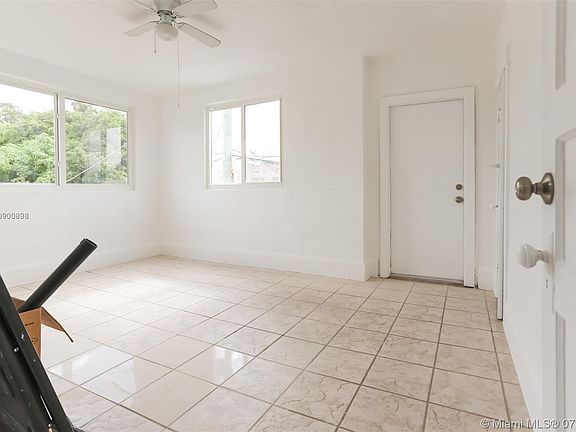 5th image of 825 NW 18th Pl #4