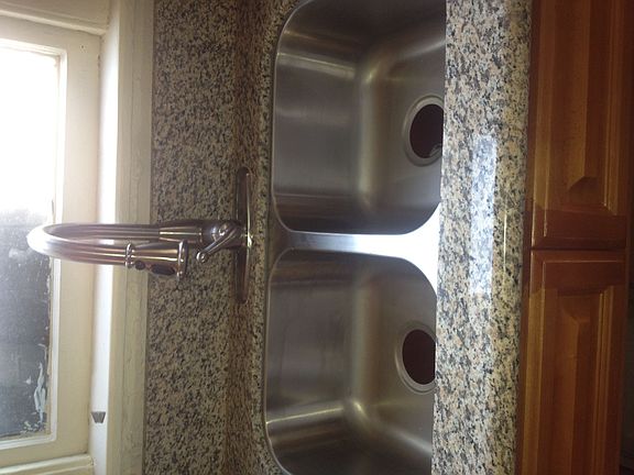 4th image of 1535 W 66th St