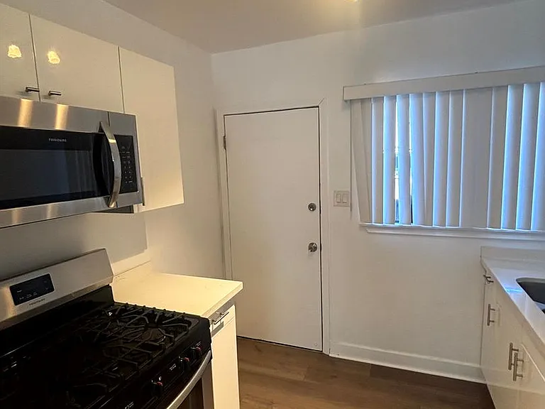 5623-5633 W Venice Blvd — Photo 6