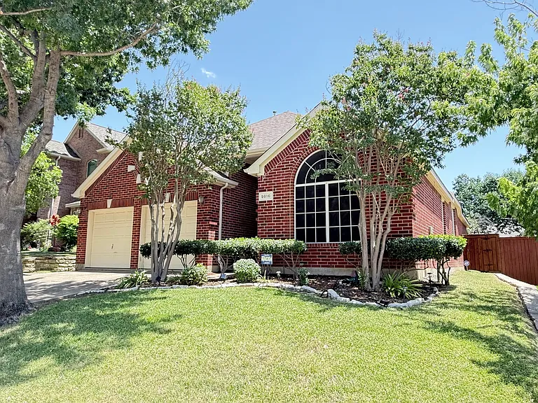 9816 Hickory Hollow Ln — Photo 2
