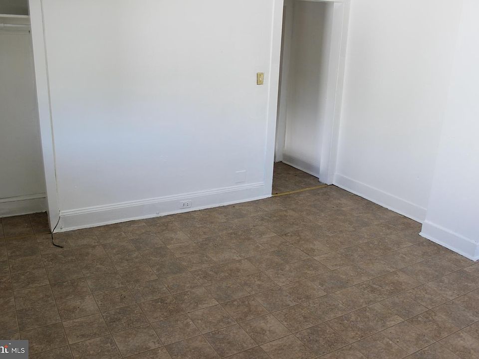 2nd image of 326 Maude Ave #2