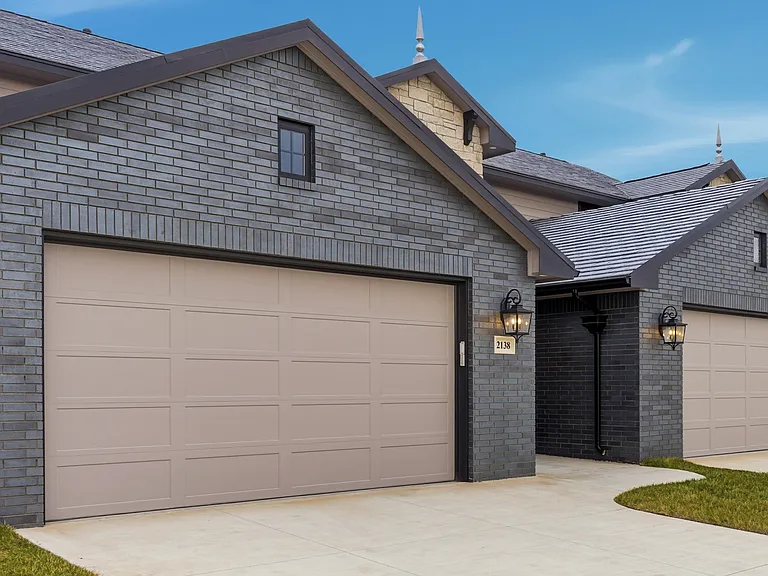 2138 E Beaumont St — Photo 36