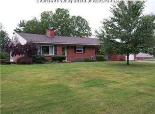 410 Fitzhugh St, Ravenswood, WV 26164