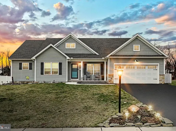 141 Oxford Blvd, New Oxford, PA 17350