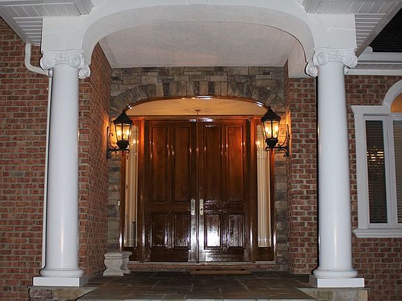 5th image of 126 Kensington Ct