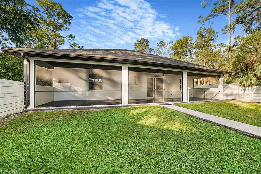 3 bed, 2.0 bath, 1627 sqft, $3,200 — Photo 2