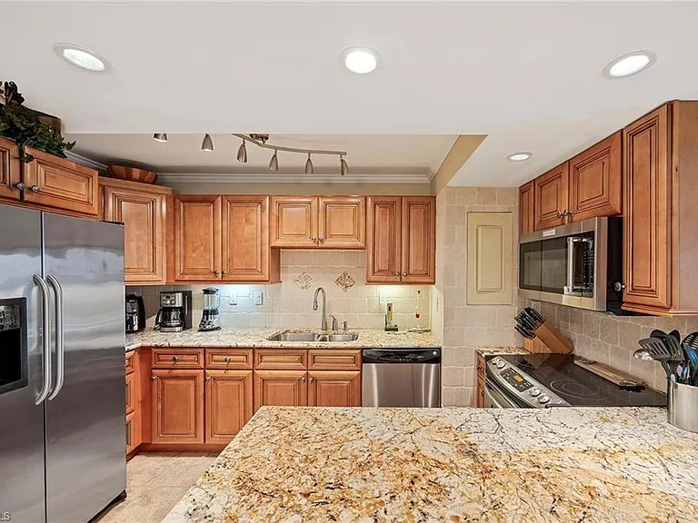 3443 Gulf Shore Blvd N #808 — Photo 13