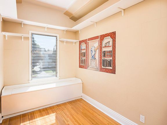 4th image of 223 S Gale Dr #1/2