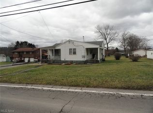 663 Rolling Acres Rd, New Cumberland, WV 26047