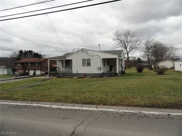 663 Rolling Acres Rd, New Cumberland, WV 26047