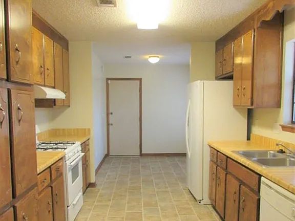 5th image of 10113 Peppertree Ct