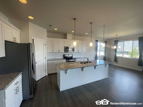 4th image of 20211 18th Avenue Ct E