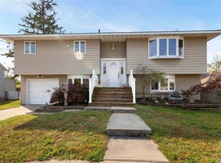 30 Watson Pl, Islip, NY 11751